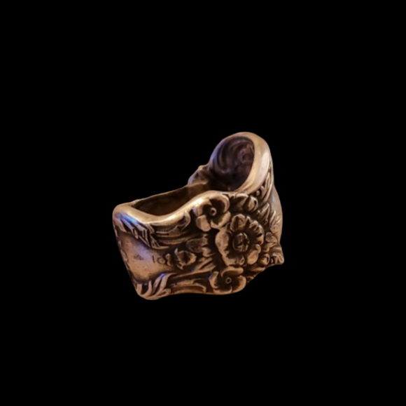 Ornate Vintage Hand Forged Spoon Ring Size 2 - Picture 2 of 3